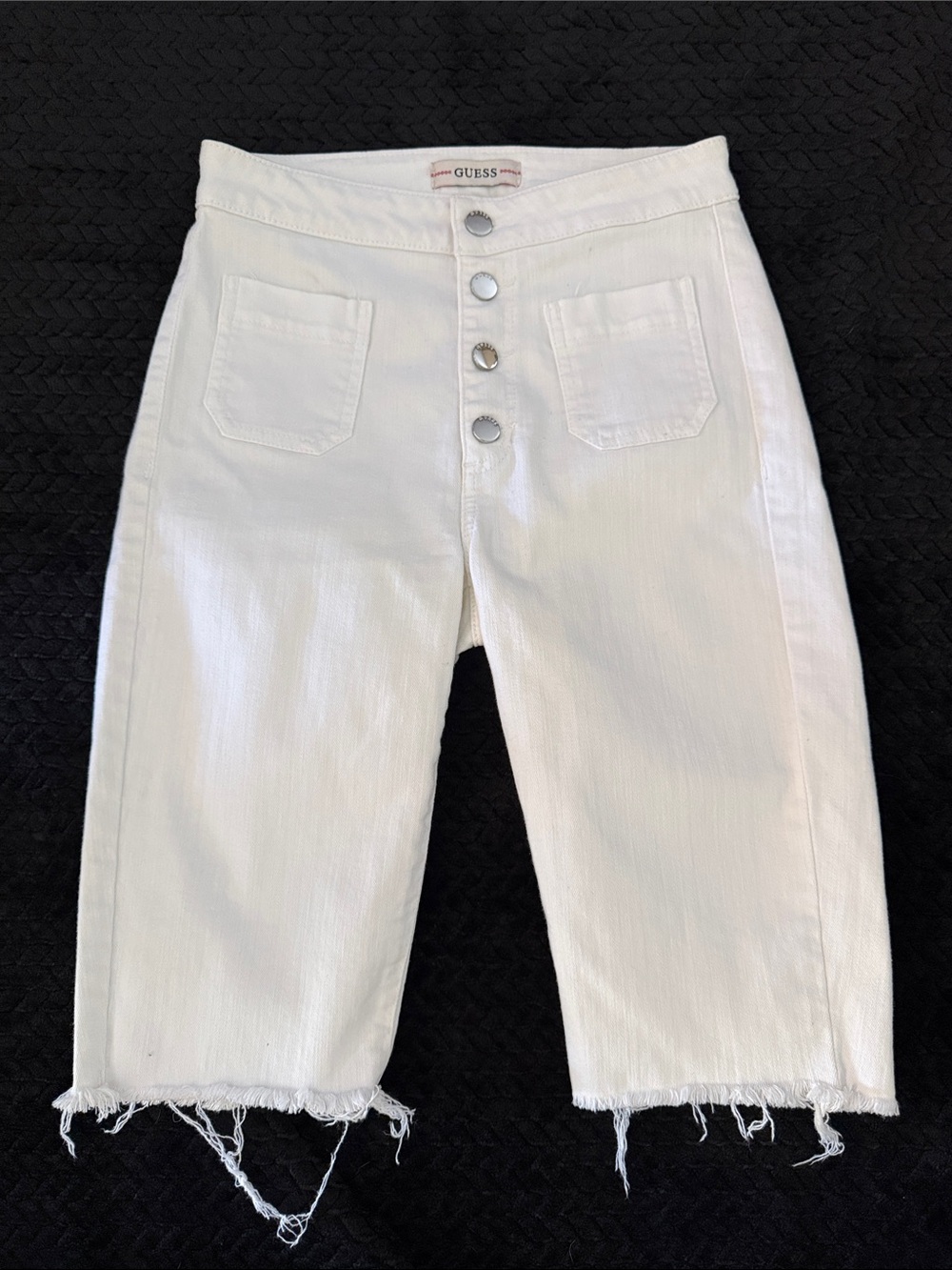GUESS White Cropped Button-Front Jeans with Frayed Hem